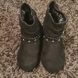 🍉 Black boots